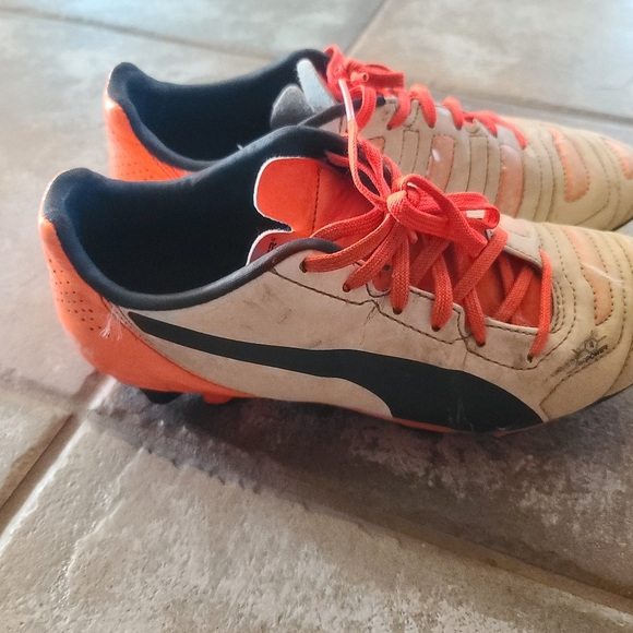 Puma evopower firm ground cleats. Size 7 - Picture 2 of 6